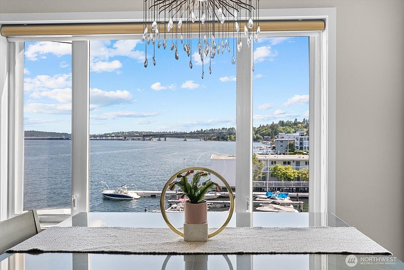 5th image of 334 Lakeside Avenue S #406