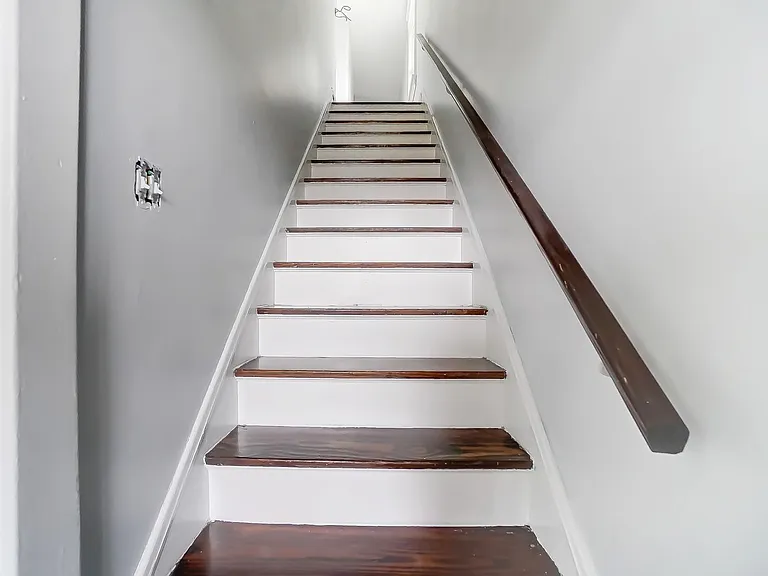 2307 Center St — Photo 24