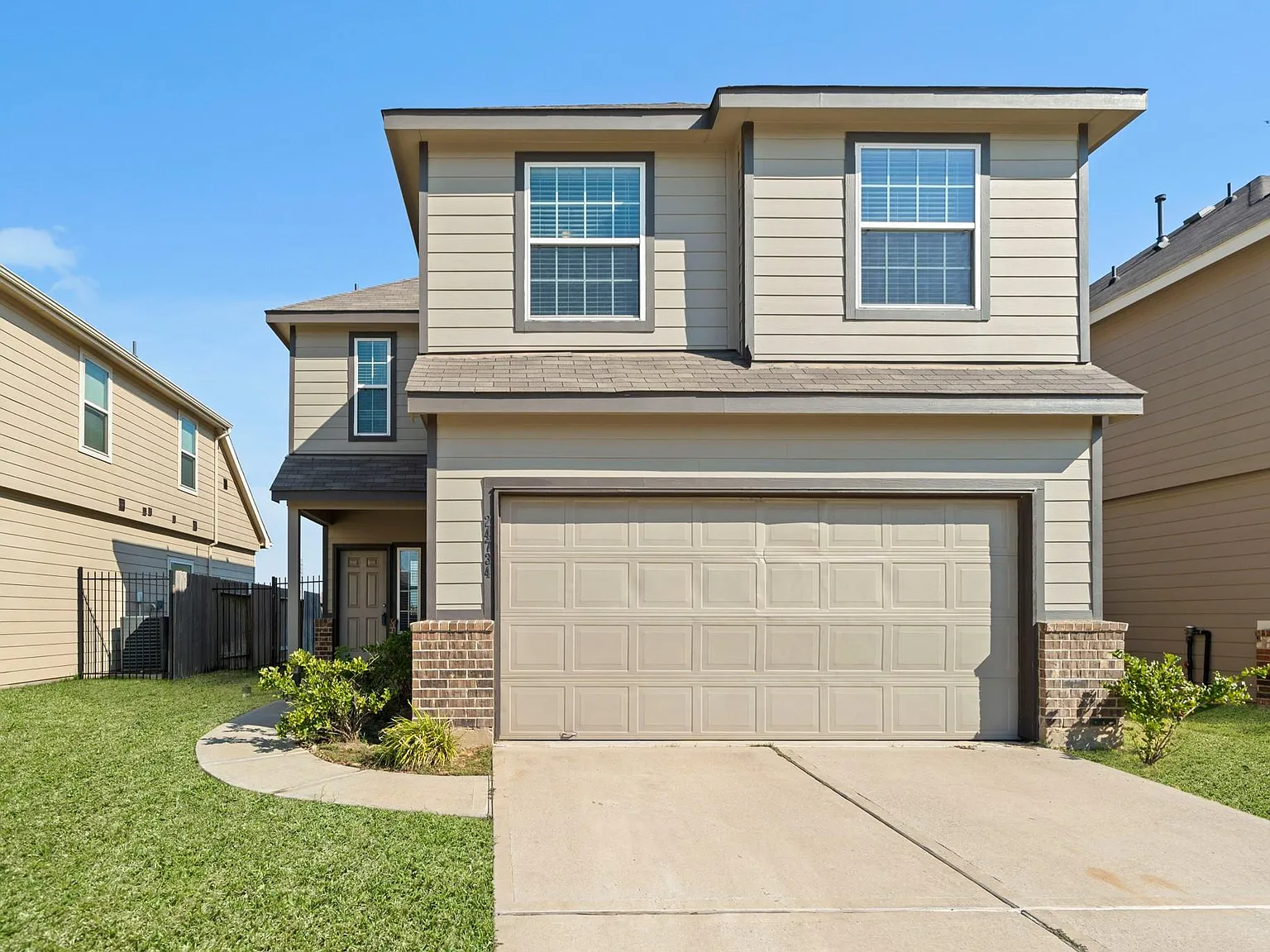 4 bed, 2.5 bath, 2035 sqft, $2,400 — Photo 2