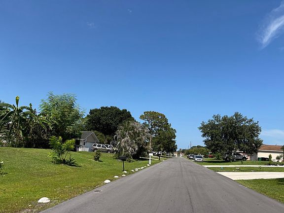 4th image of 949 SW Longfellow Rd