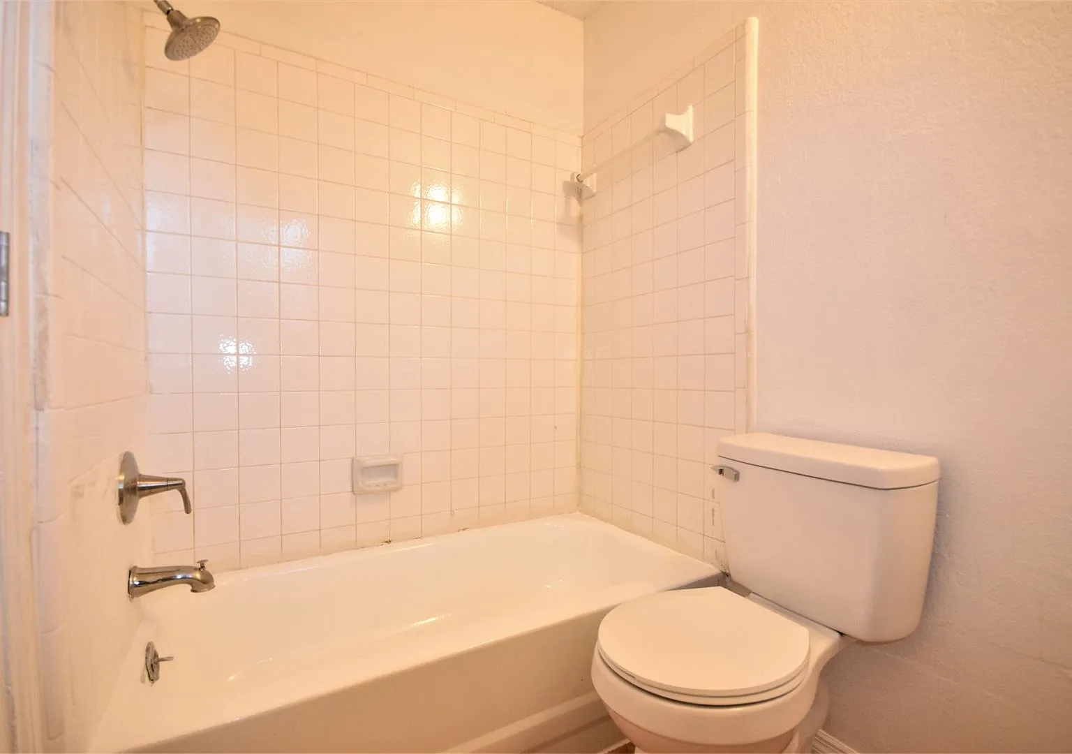 Studio, 400 sqft, $850 — Photo 2