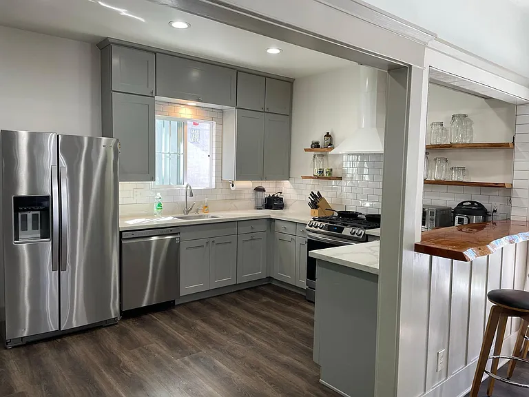 1231 W 9th St — Photo 9