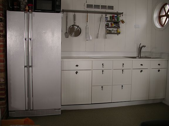 Galley Style Kitchenette/Wet Bar