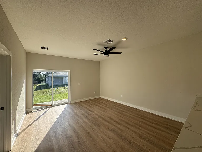 2020 Dorion St — Photo 7