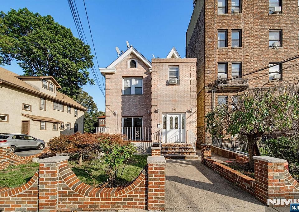 1st image of 796 Anderson Avenue
