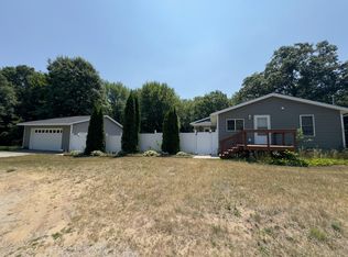 3855 E Sternberg Rd, Fruitport, MI 49415