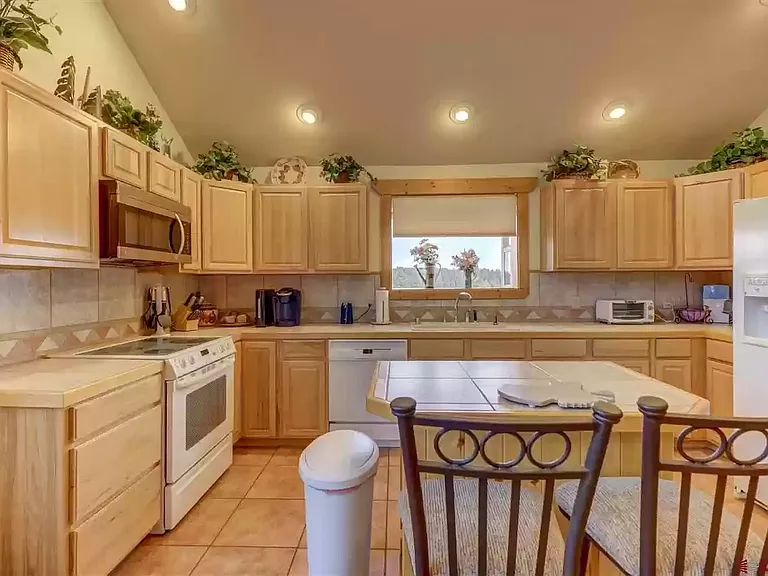 90 Caballero Dr — Photo 9