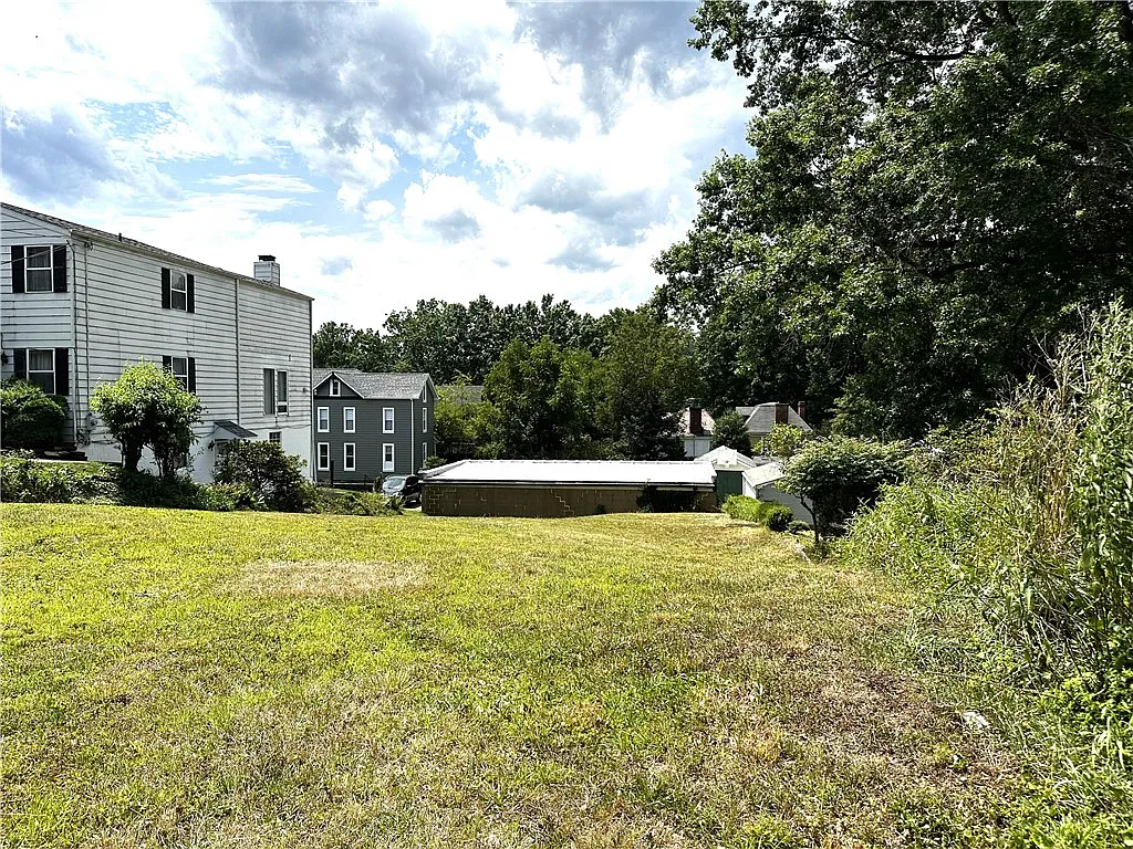 413 6th St photo 1