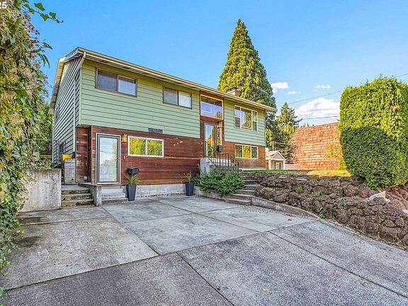 2nd image of 8325 SW Terwilliger Blvd