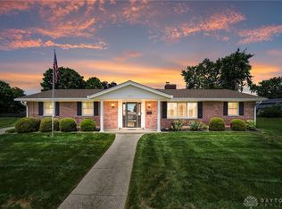 1331 Walnut Bend Ct, Fairborn, OH 45324