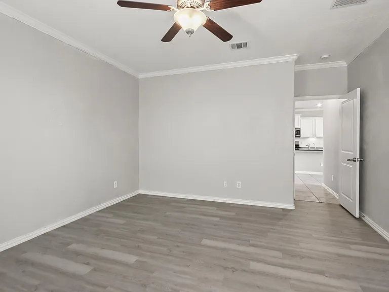 702 S Galley Dr — Photo 17