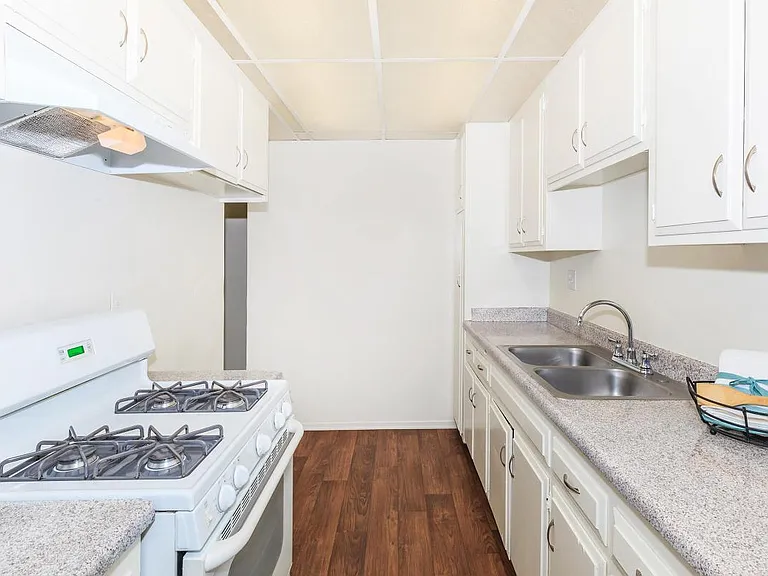 La Ramada Apartment Homes — Photo 18