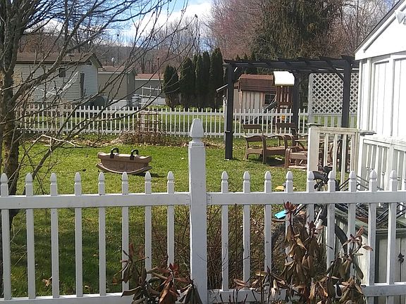 3rd image of 1 Troutbrook Ln
