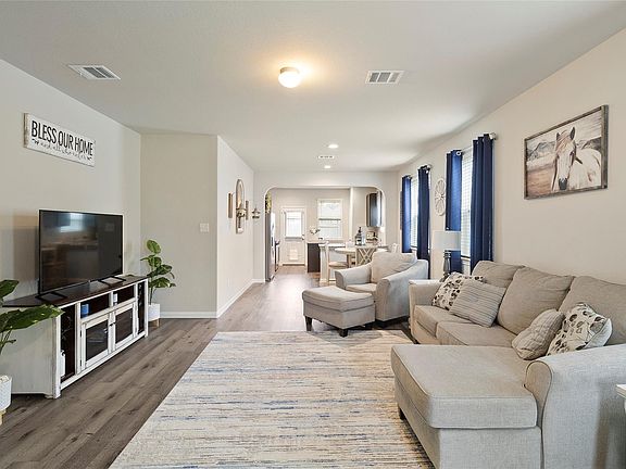 3rd image of 3432 Wooded Ln