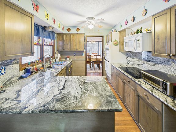 2nd image of 543 5th Ave NE