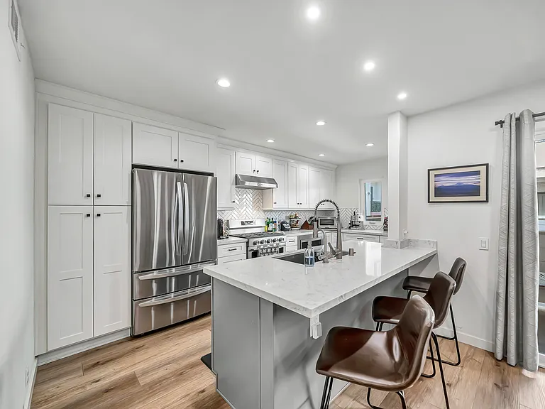 10231 Independence Ave — Photo 3