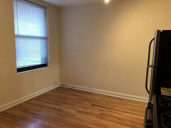 4th image of 3316-20 W Lawrence Ave #3