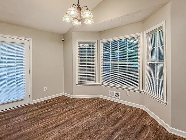 140 Loxley Ct — Photo 7