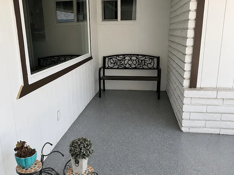 6378 N Poplar Ave — Photo 2