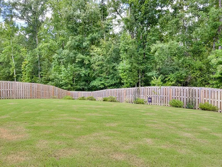 1554 Driftwood Ln — Photo 4