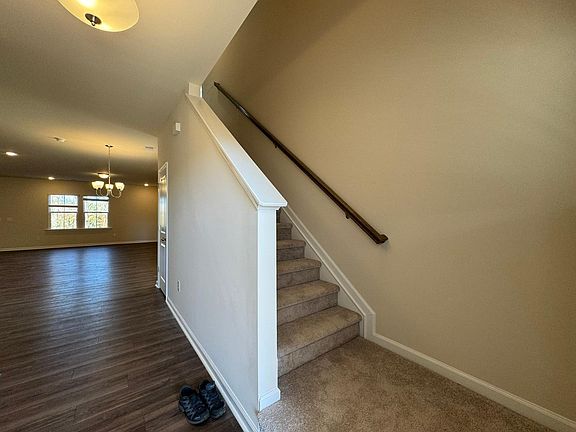 5th image of 163 Glen Clova Dr