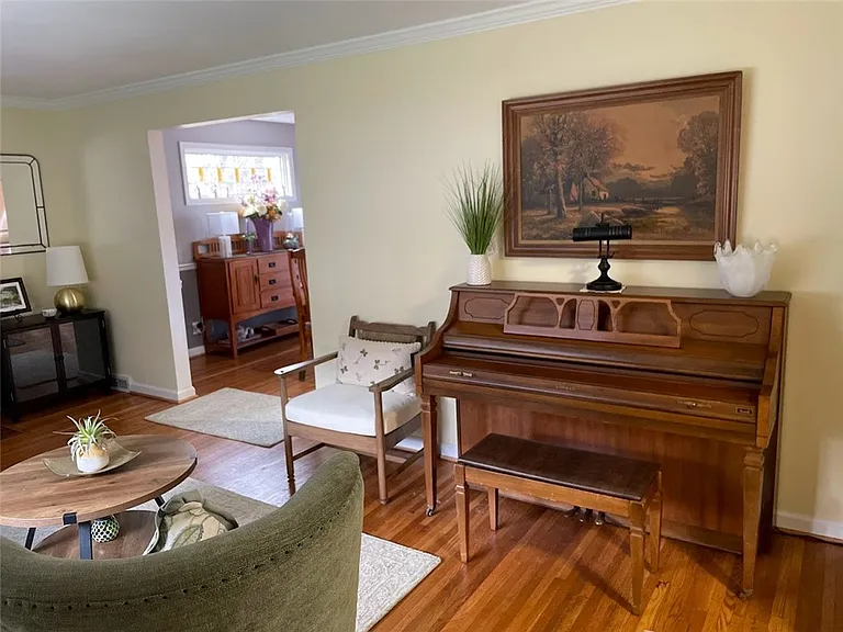 50 Greenview Dr — Photo 2