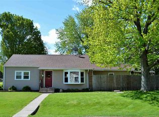 2701 53rd St, Moline, IL 61265