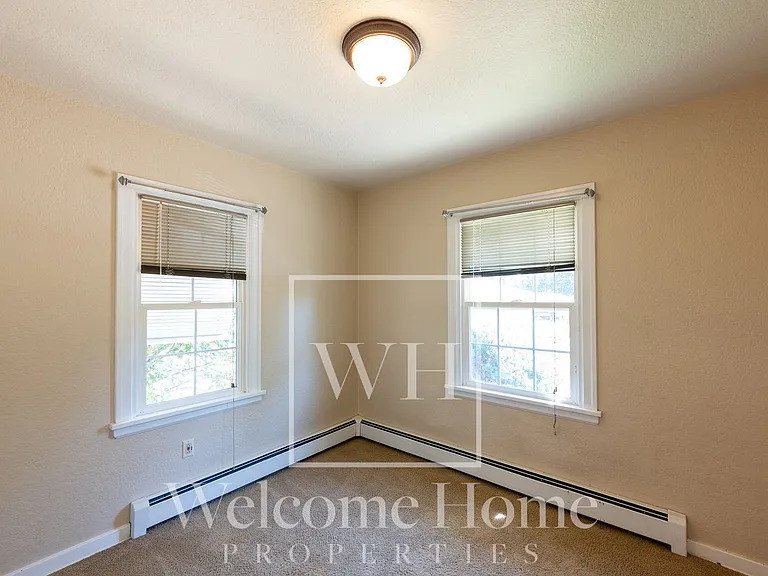 627 E Maple St — Photo 13
