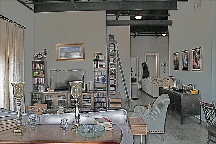 3 bed, 2.5 bath, 2242 sqft, $2,000 — Photo 2