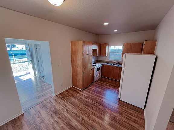 4th image of 101 Sweeney Ave