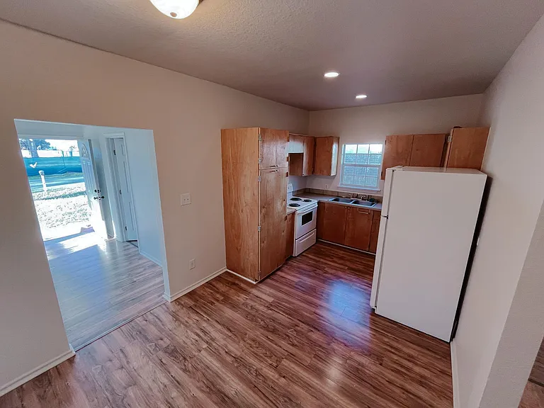 101 Sweeney Ave — Photo 4