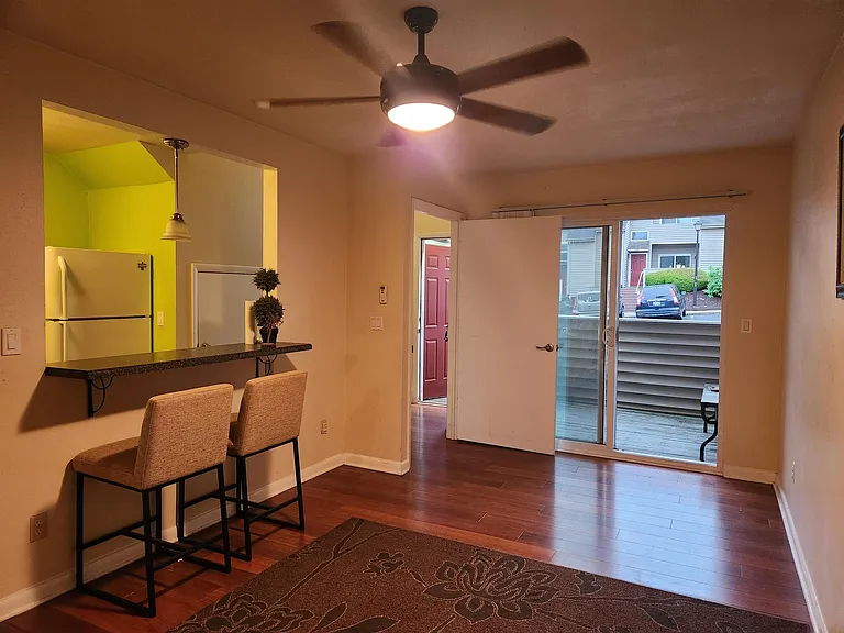 1394 Bradley Dr — Photo 11