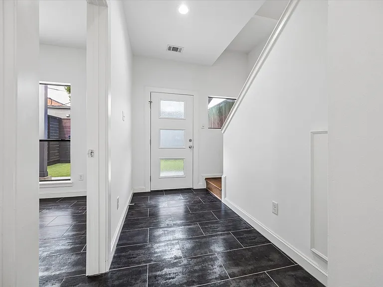 2510 Genesee St — Photo 28