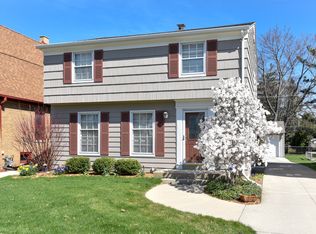 412 E Hampton Rd, Whitefish Bay, WI 53217