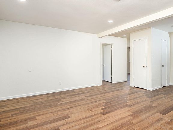 5th image of 4701 Echo Bend Cir #4701