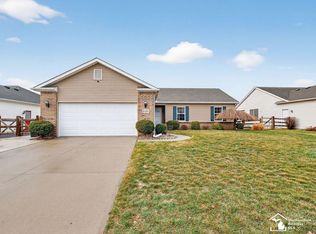 9135 Village Meadows Dr, Temperance, MI 48182