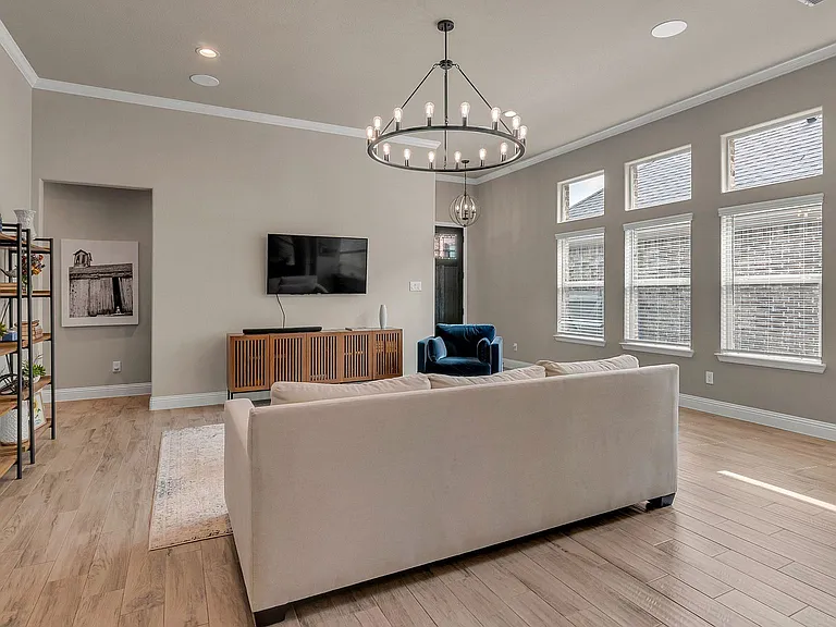913 Boardwalk Way — Photo 6