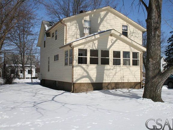 2nd image of 614 E King St