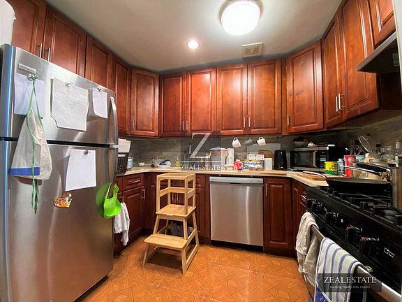 5th image of 372 Lefferts Ave