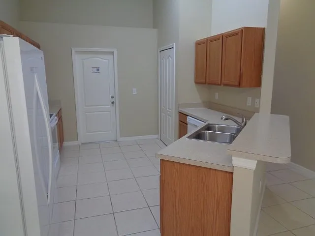 3 bed, 2.0 bath, 1598 sqft, $2,290 — Photo 3