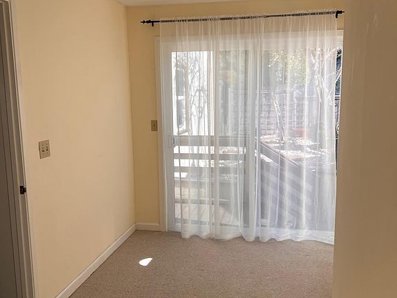 5th image of 555 Mount St
