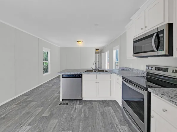 48 Formby St, Freeport, FL 32439