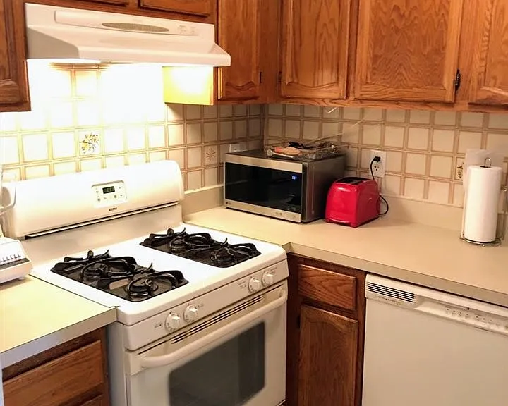 496 Pavonia Ave #B3 — Photo 8