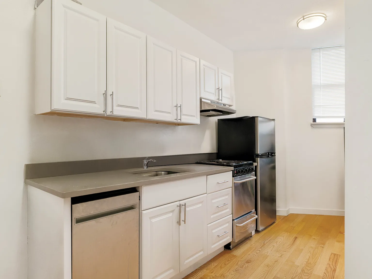 Studio, 300 sqft, $2,300 — Photo 1