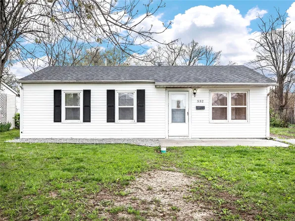532 Saint James Ln, Cahokia, IL 62206