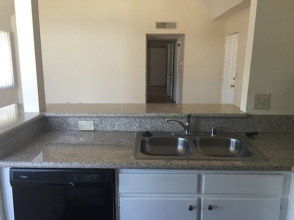5th image of 13610 Moorpark St APT 201