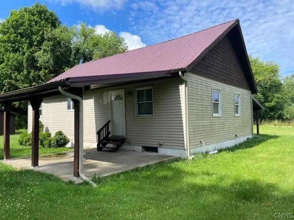 43 Lakeview Rd, Oswego, NY 13126