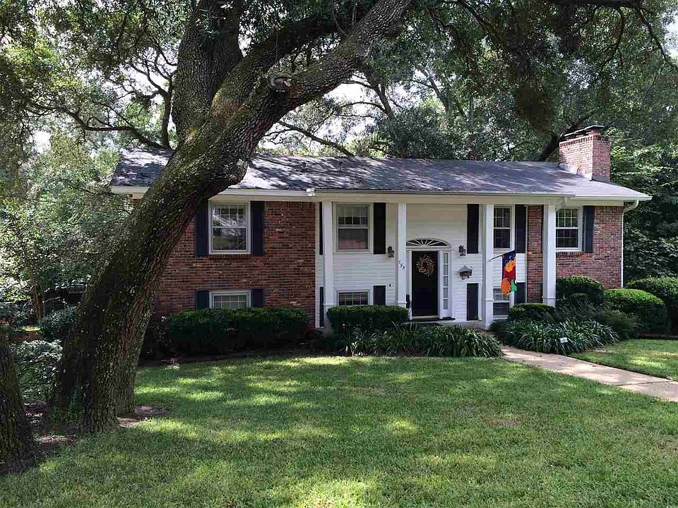 1st image of 795 Woodbine Dr