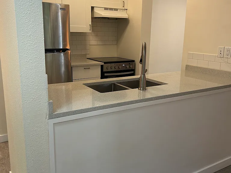 1630 Quadra St #306 — Photo 11