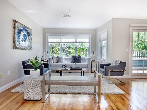 5th image of 135 Willow Ave APT 6